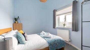 1 bedroom, iron/ironing board, WiFi (free), bed sheets