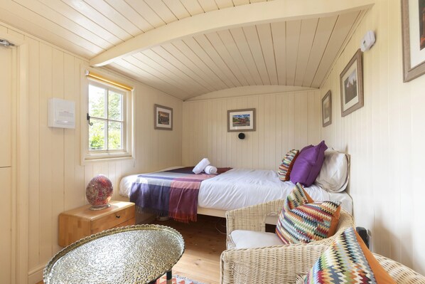 1 bedroom, bed sheets