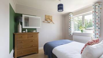 3 bedrooms, iron/ironing board, travel crib, WiFi (free)