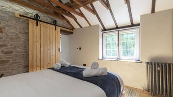 1 bedroom, iron/ironing board, bed sheets