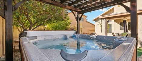 Outdoor spa tub