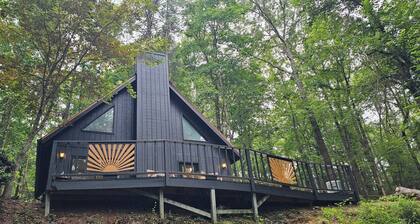 Coppertop Cabin Near Helen-Wineries-Hiking Kayak, Fish, or Tube via local guides