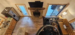 TV, fireplace