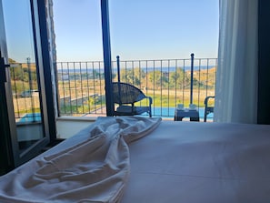 Deluxe Room | In-room safe, blackout curtains, soundproofing, free WiFi