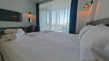 Deluxe Room | In-room safe, blackout curtains, soundproofing, free WiFi