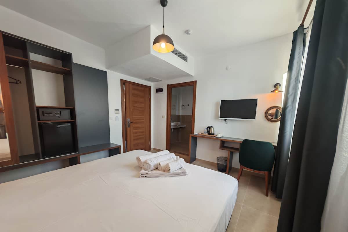 Standard Room | In-room safe, blackout curtains, soundproofing, free WiFi