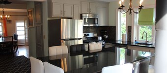 Spacious 5 BR House steps to Commercial St.;Well appointed:4 king beds,yard,Pkg,