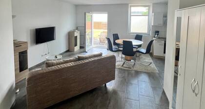 First floor apartment with enclosed garden max. 5 persons. Pet friendly!