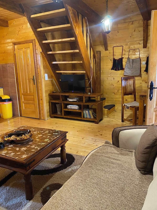 Smart TV, fireplace