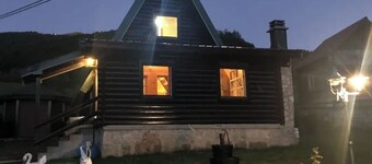 VACANZA
Remodeled historical cottage super close to great hiking trails