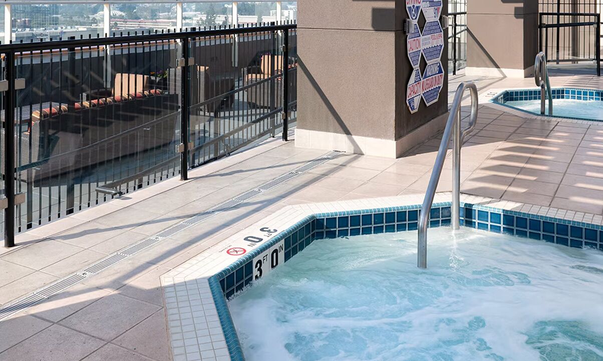 Bain à remous extérieur