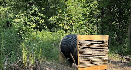 Soothing 1-bedroom campground in Geneva.Not a joke. Welcome to the black hole!!
