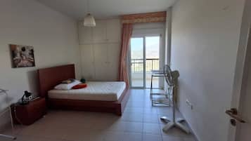 Family Apartment, Sea View | Desk, laptop workspace, blackout curtains, soundproofing