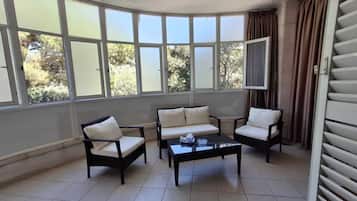 Familienapartment, Meerblick | Terrasse/Patio