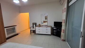 Family Apartment, Sea View | Desk, laptop workspace, blackout drapes, soundproofing