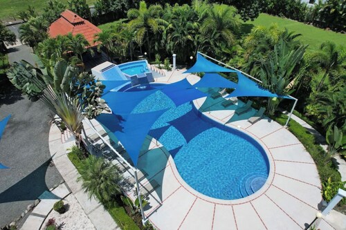 Luxury Beachfront Retreat – 13BR Private Resort with Pool in Jacó