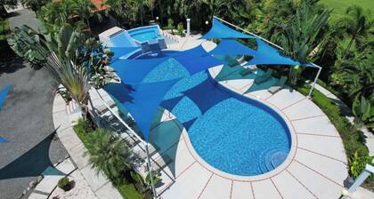 Luxury Beachfront Retreat – 13BR Private Resort with Pool in Jacó
