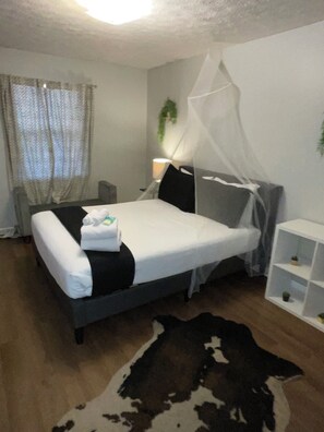 1 bedroom, iron/ironing board, internet, bed sheets