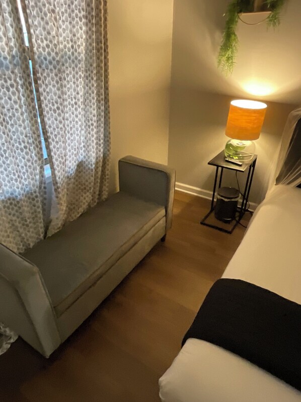 1 bedroom, iron/ironing board, internet, bed sheets