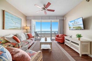 TV, pebolim, mesa de pingue-pongue