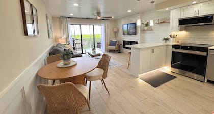 New Amazing Villa on water in charming Captiva