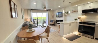 New Amazing Villa on water in charming Captiva