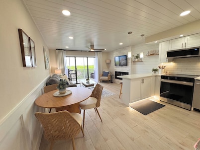 New Amazing Villa on water in charming Captiva