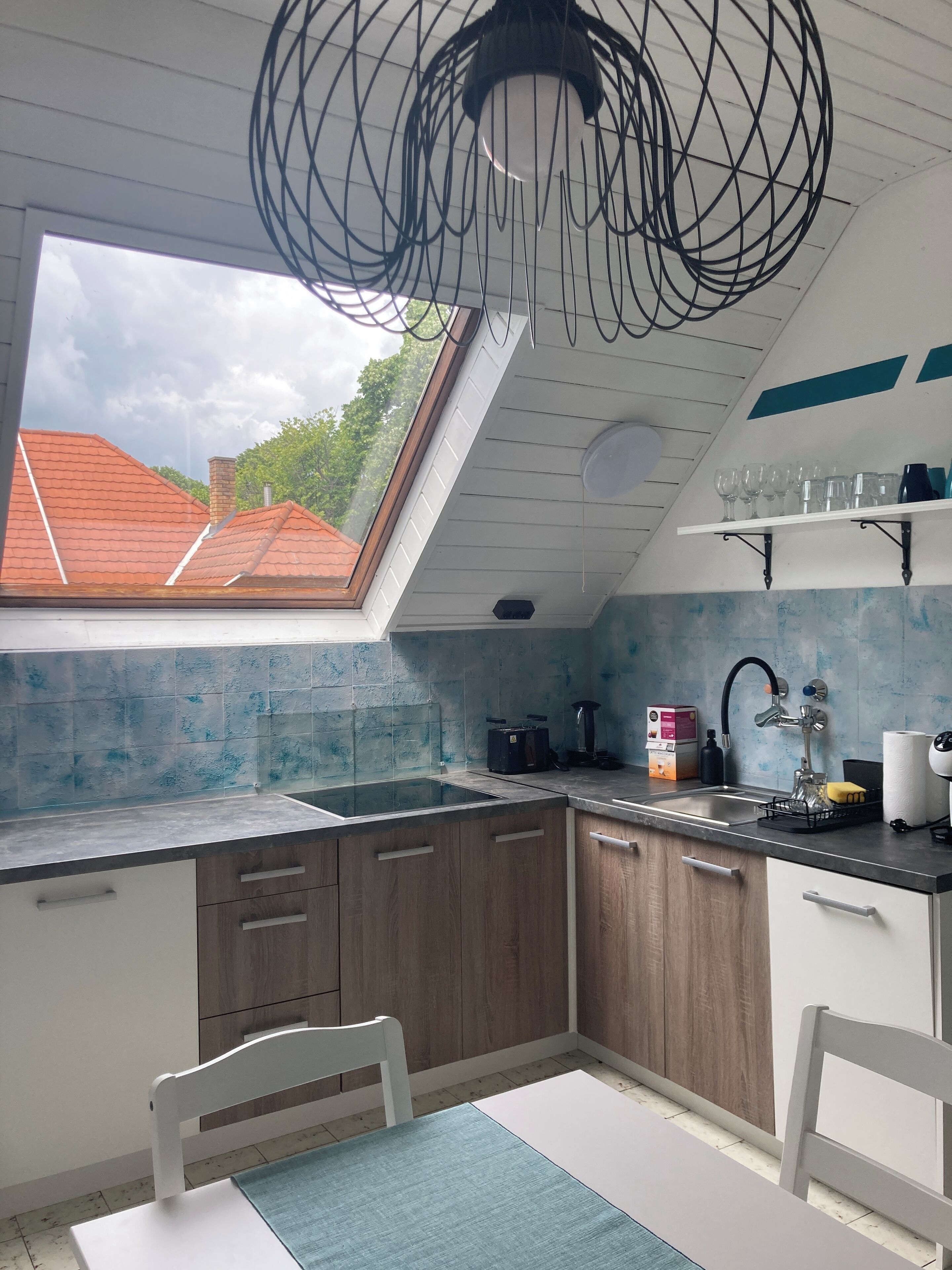 Parrilla de estufa, lavavajillas, cafetera y tetera y tetera eléctrica 