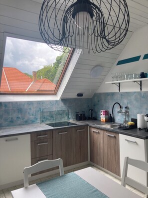 Stovetop, dishwasher, coffee/tea maker, electric kettle