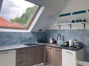 Stovetop, dishwasher, coffee/tea maker, electric kettle