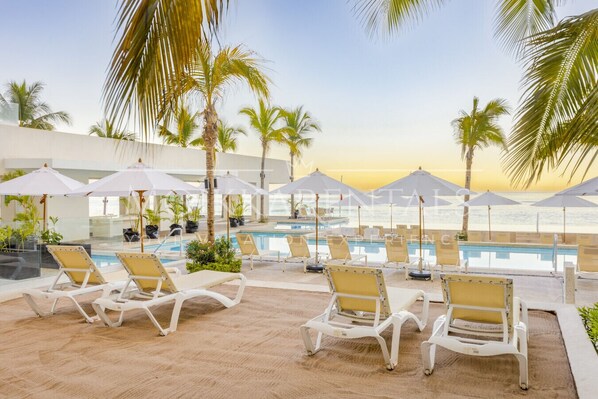 Outdoor pool, a heated pool