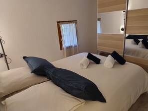 2 slaapkamers, een strijkplank/strijkijzer, gratis wifi, beddengoed