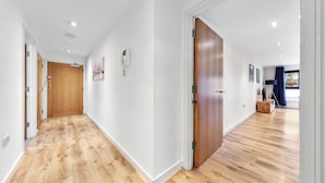 Unclassified image, 3 of 15, button - Liverpool Street Retreat (London)