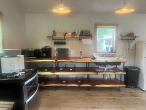 Micro-ondes, four, plaque de cuisson