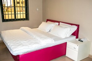 Habitació doble familiar | Escriptori i espai de treball apte per a portàtils
