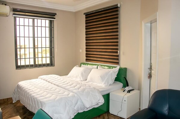 Family Double Room | Desk, laptop workspace