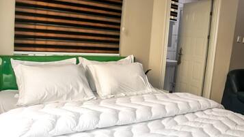 Habitación familiar doble | Escritorio y espacio para trabajar con un portátil