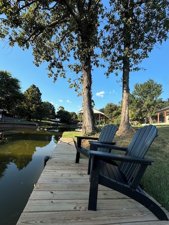 Property grounds. Lake Front 4BR + Dock & Paddle Boards, Water front & Sunset Views