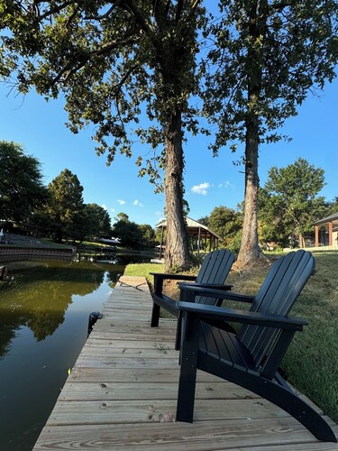 Lake Front 4BR + Dock & Paddle Boards, Water front & Sunset Views