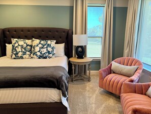 4 bedrooms, desk, iron/ironing board, travel cot