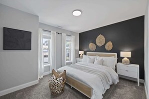 4 habitaciones, escritorio y tabla de planchar con plancha 