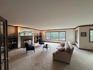 TV, fireplace