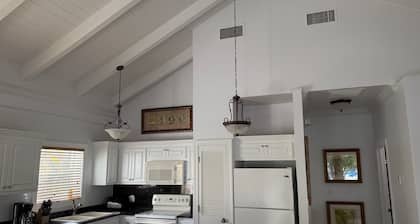 Cottage 6 - Charming 1-bedroom cottage-pool-tennis-walk to beach in Sandy Point