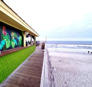 Sun-loungers, beach towels - Updated / 2min Walk to Beach / Heated Pool / Golf Cart / Table Games (Carolina Beach)