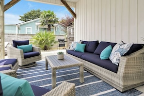Terrace/patio - Updated / 2min Walk to Beach / Heated Pool / Golf Cart / Table Games (Carolina Beach)