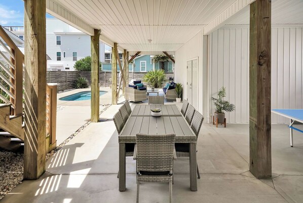 Outdoor dining