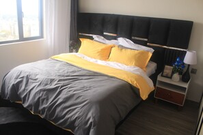 Tabla de planchar con plancha, wifi, ropa de cama