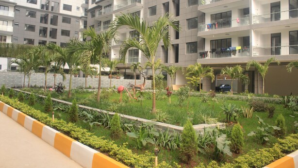 A modern apartment complex with balconies, a landscaped garden, and a parking area. - Luxury living in Kilimani perfect for families or business trips (Nairobi)