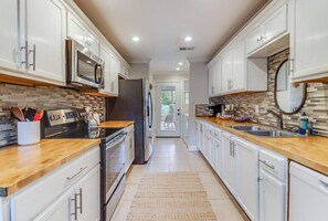 Fridge, oven, dishwasher, coffee/tea maker