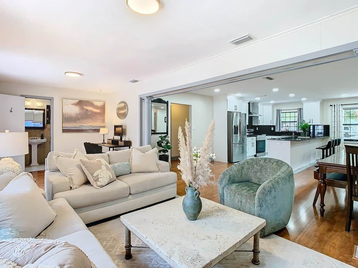 Smart-TV, bøker og PC-skjermer